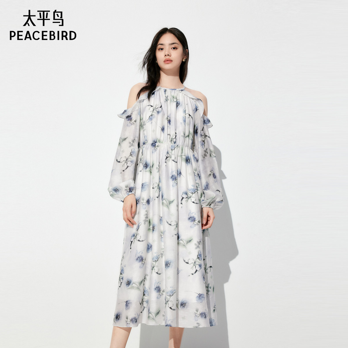 太平鸟女装莱赛尔荷叶边连衣裙夏新款一字肩度假长裙收腰印花裙子