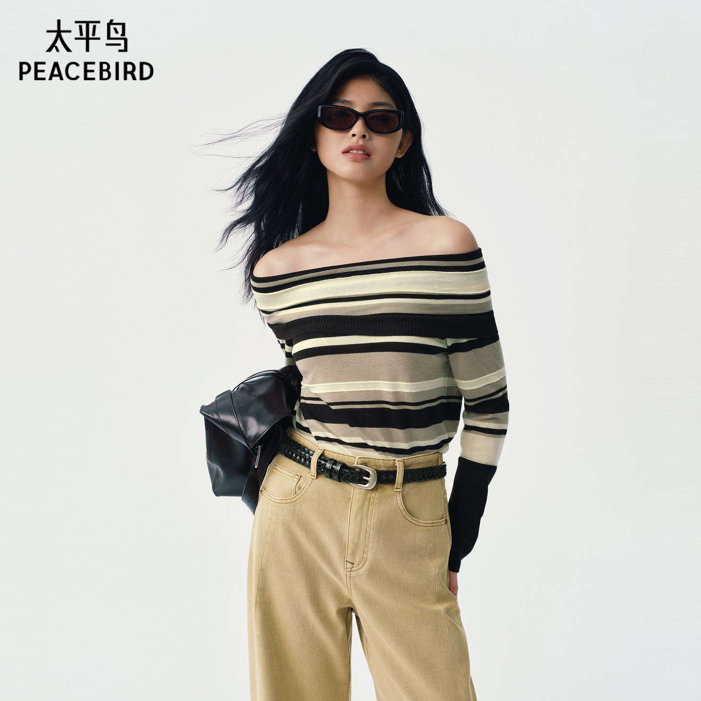 太平鸟条纹一字肩针织衫