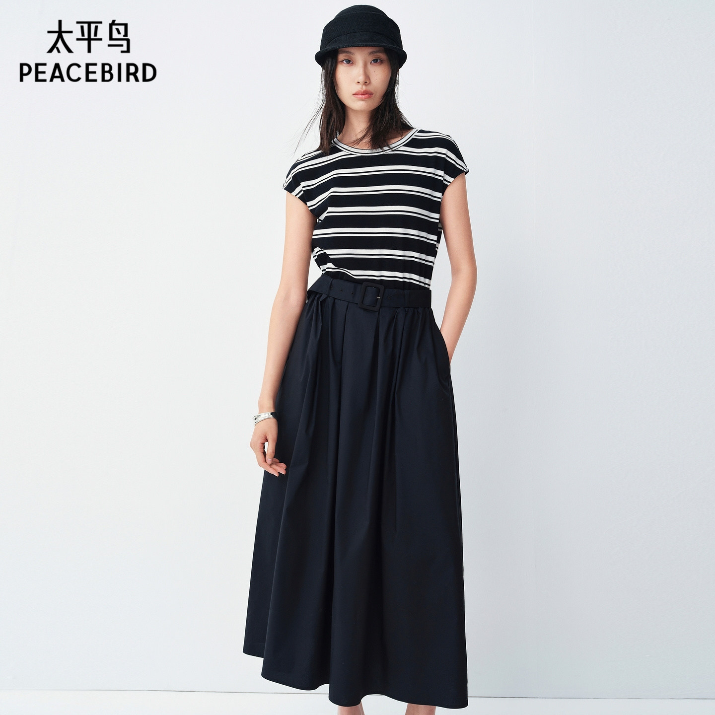 太平鸟夏季通勤连衣裙女2026新款拼接条纹黑色裙子女长裙气质女装