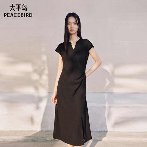 太平鸟针织小V领连衣裙女2