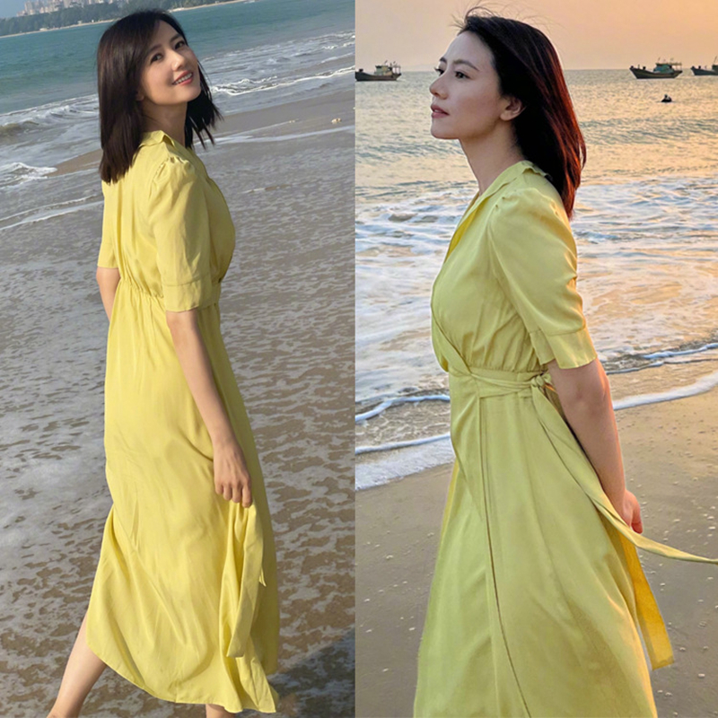 明星高圆圆同款衣服女春季新款气质黄色翻领收腰系带连衣裙中长裙
