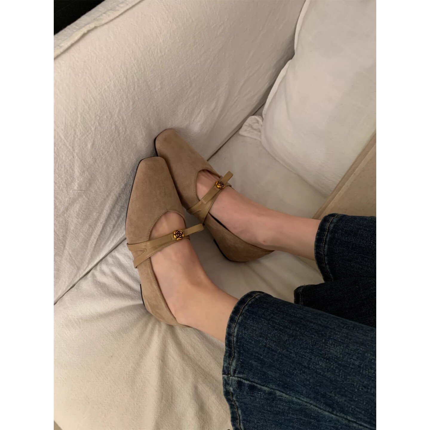 法式复古绒面浅口平底单鞋女春蝴蝶结山茶花一字带内增高玛丽珍鞋