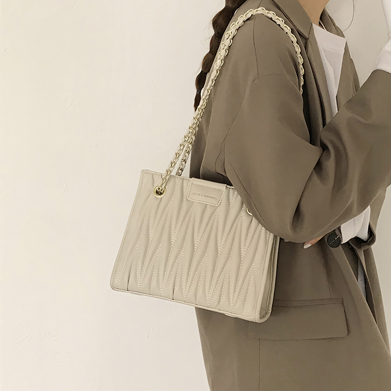 小&ck高级感轻奢斜挎包包女夏季2021新款潮2022质感小众设计单肩