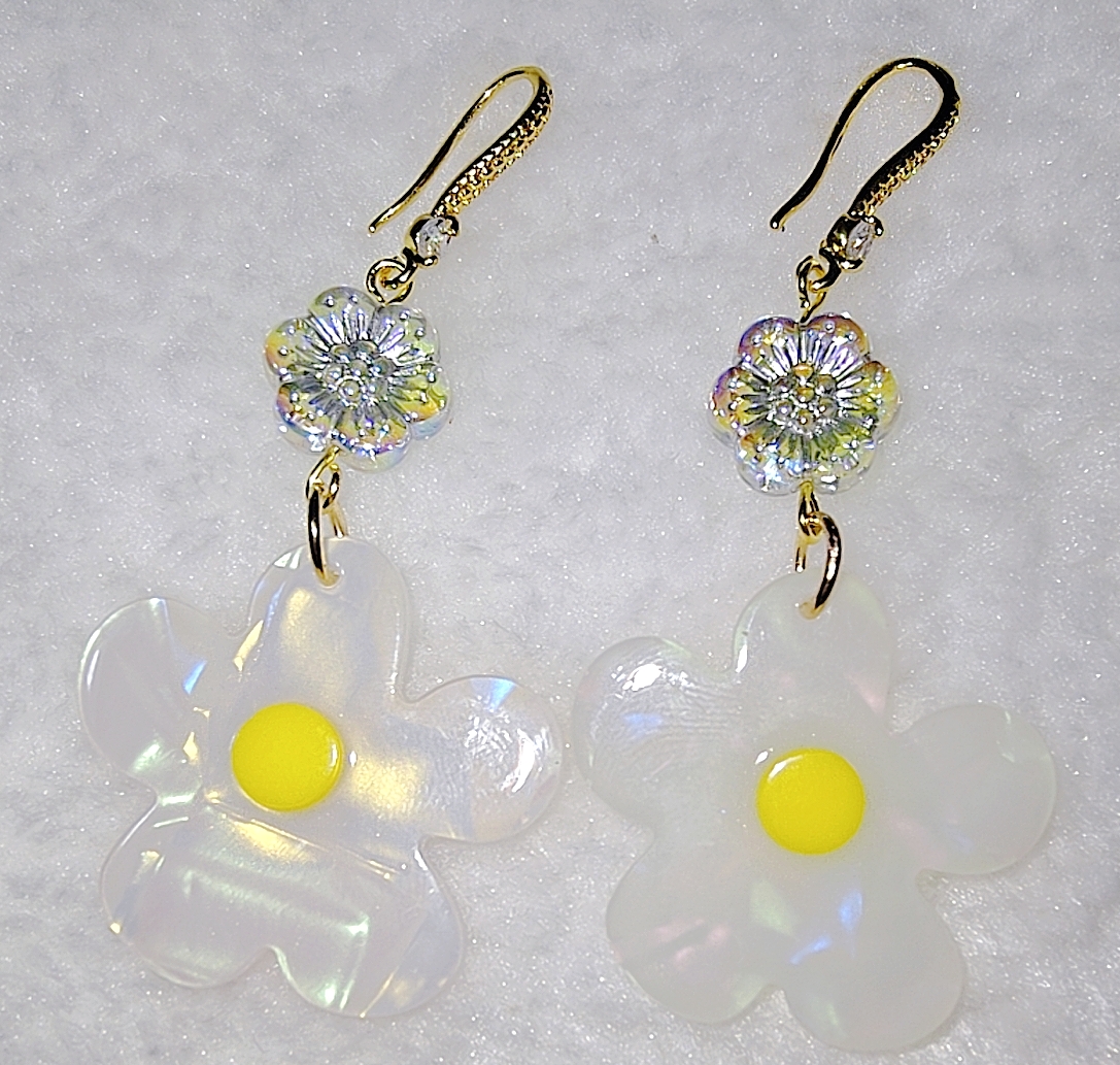 原创设计天然白蝶贝花朵耳环女小众设计感高级轻奢气质耳饰