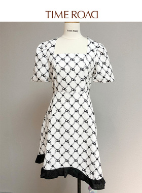 Time RoaD/汤米诺夏季设计感格纹短袖裙子女刺绣法式方领连衣裙