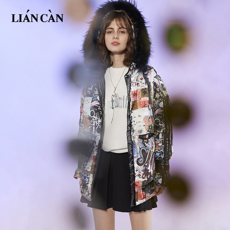 莲灿.执手.商场同款白鸭绒时尚印花镜面中长羽绒服71AW374003