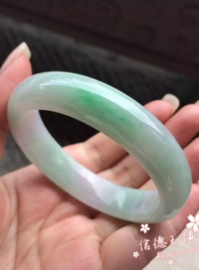 翡翠色玉石手镯浅阳绿飘花淡绿色女款手镯简约款玉石手镯百搭玉镯
