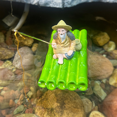 鱼缸鱼池可漂浮老翁钓鱼装饰流水造景小摆件仿真竹排老头寒江独钓