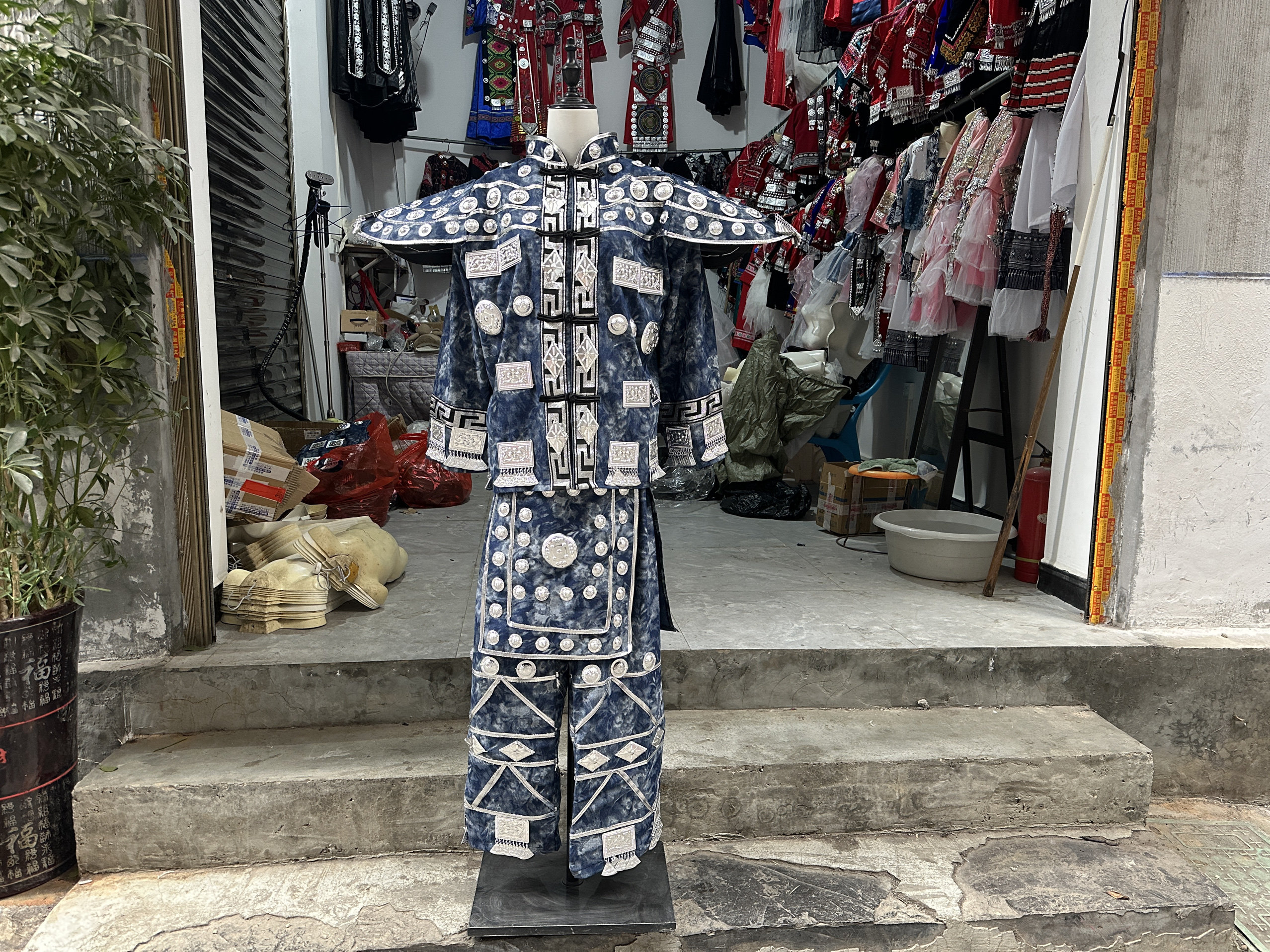 龙葵民族新款摄影服男苗族服饰少数民族服装旅拍摄影演出男生套装