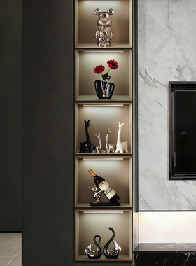 轻奢高档暴力熊手办摆件