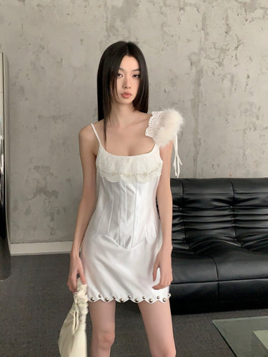 白色浪漫朋克高级感蕾丝缎面吊带连衣裙女