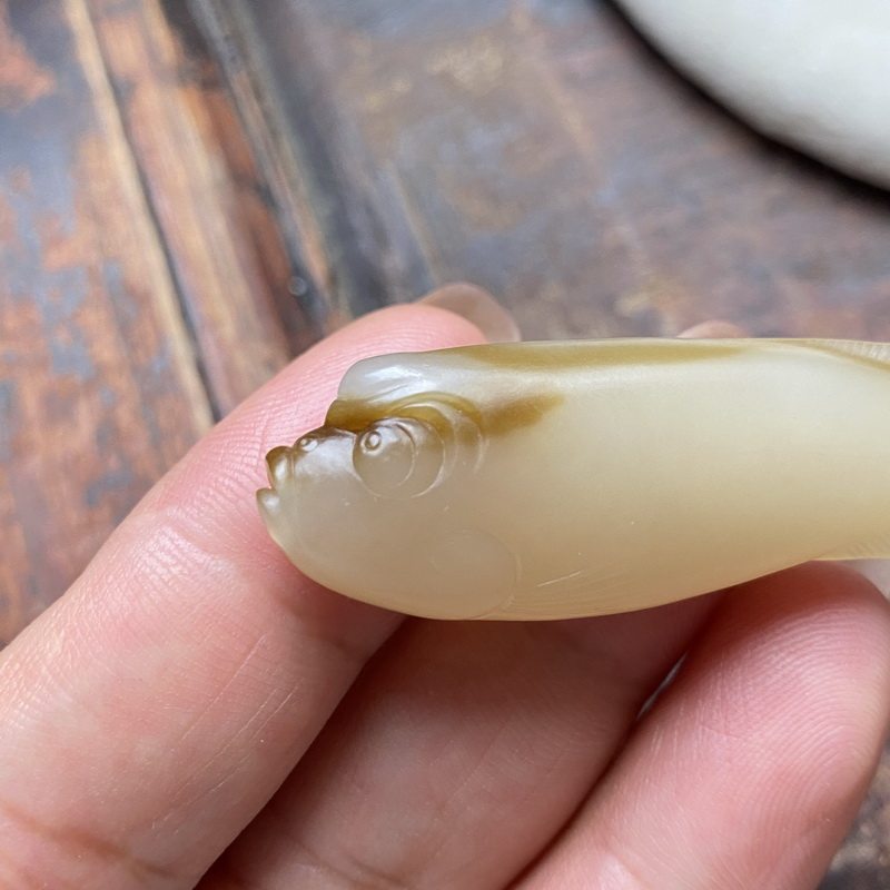 俏色新疆和田玉且末料糖白玉小丑鱼吊坠玉鱼挂件送证书送礼玉器