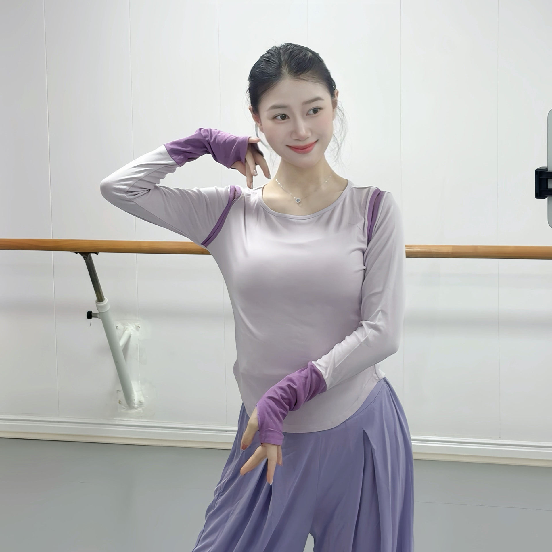 现代舞练功服专业上衣成人女长袖套指显瘦日常可穿修身春季