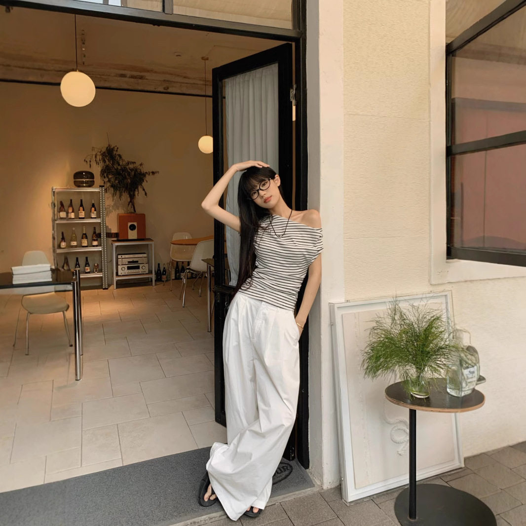 设计感斜肩短袖T恤女2025夏季新款辣妹修身显瘦露肩条纹学生上衣