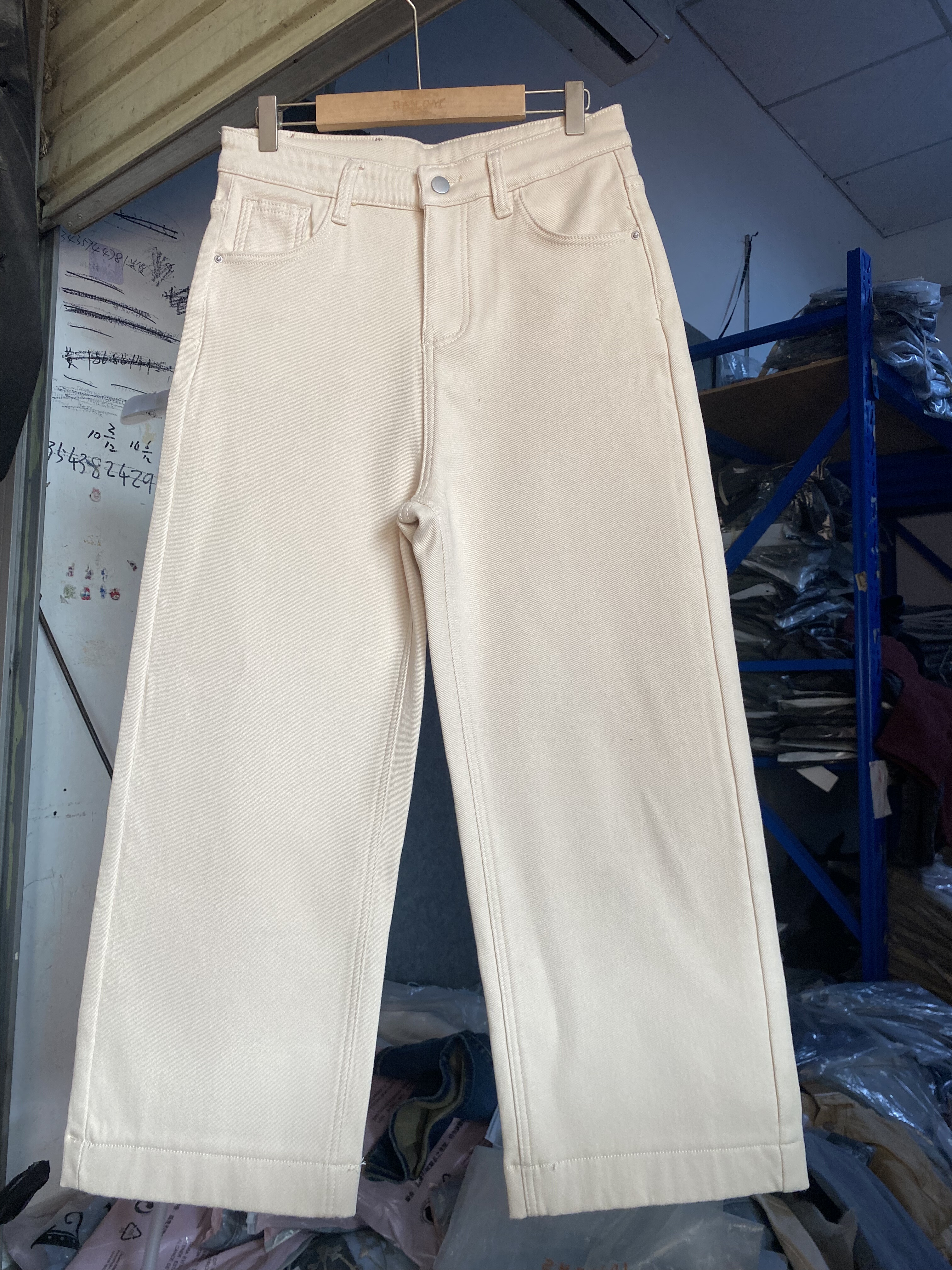 杏色直筒牛仔裤女2025冬季加绒遮肉显瘦百搭九分奶奶裤宽松阔腿裤