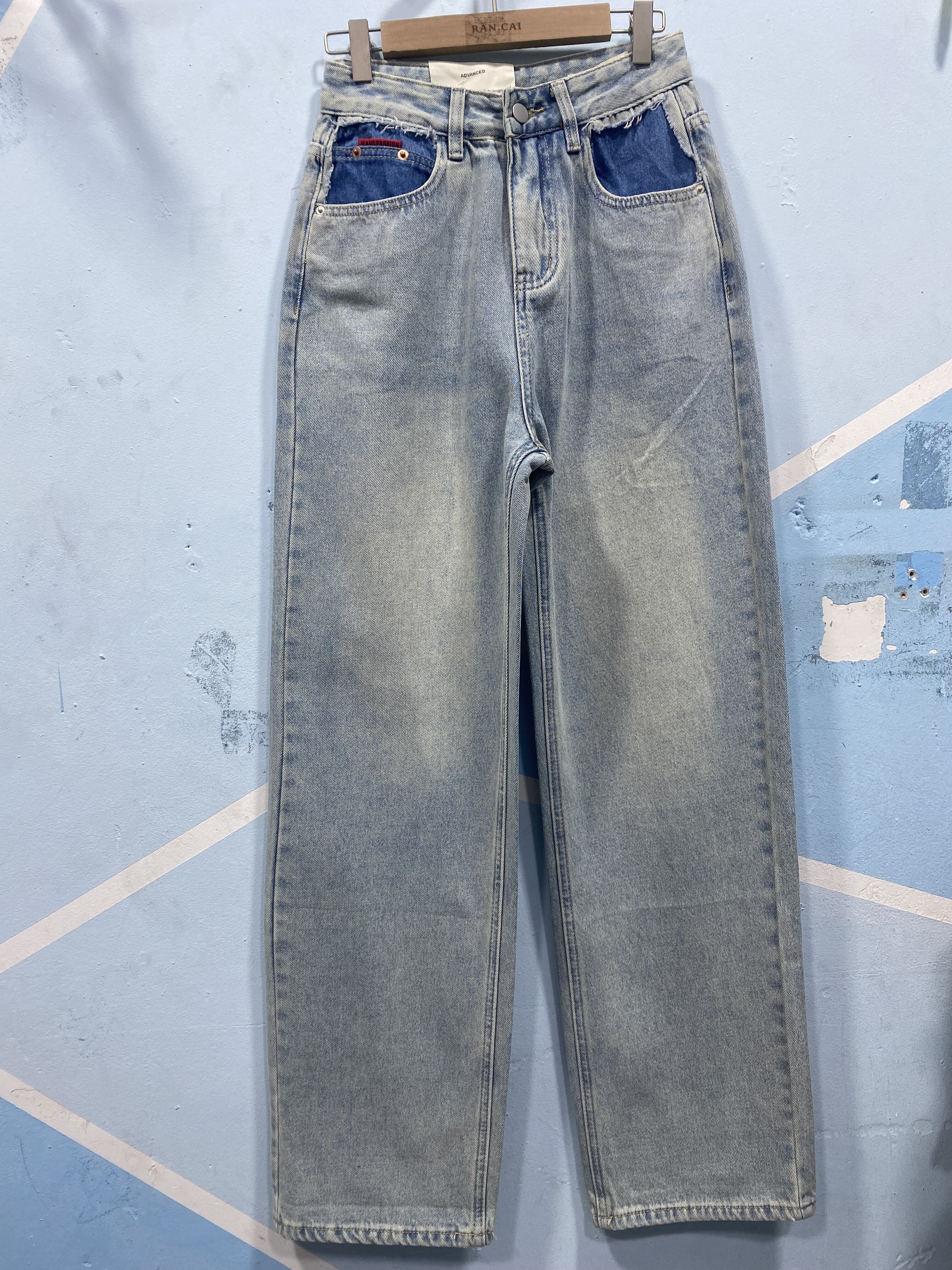 浅蓝色薄绒阔腿牛仔裤女秋冬季撞色高腰宽松显瘦休闲直筒拖地长裤