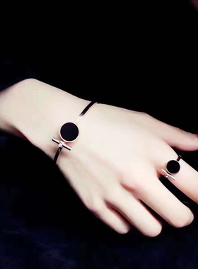 日韩版个性钛钢镀18k玫瑰金戒指女款黑色圆形食指环戒子潮配饰品
