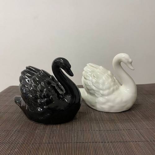 陶瓷工艺品雕塑可爱白色天鹅结婚创意个客厅茶盘装饰摆件茶宠批发