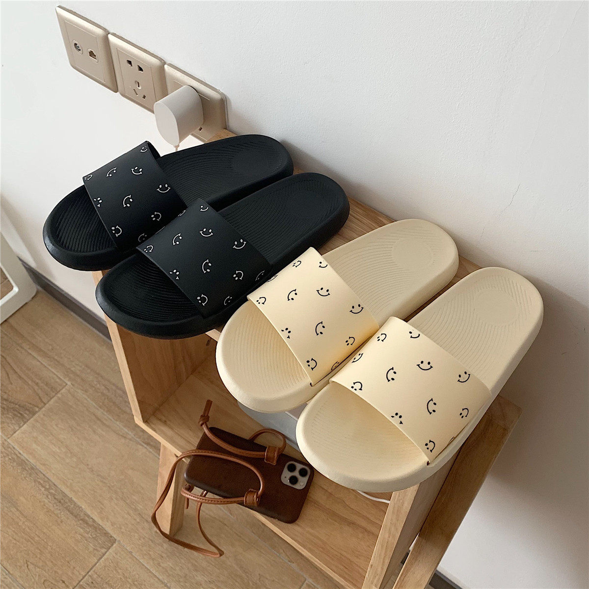 ins潮时尚度假海边凉拖鞋情侣家用外穿防滑男女夏季一字沙滩凉拖