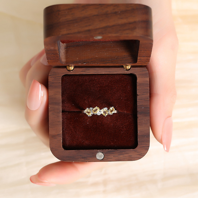 适用女士旺财戒指偏财食指戒黄水晶中指排钻叠戴不掉色设计感小众