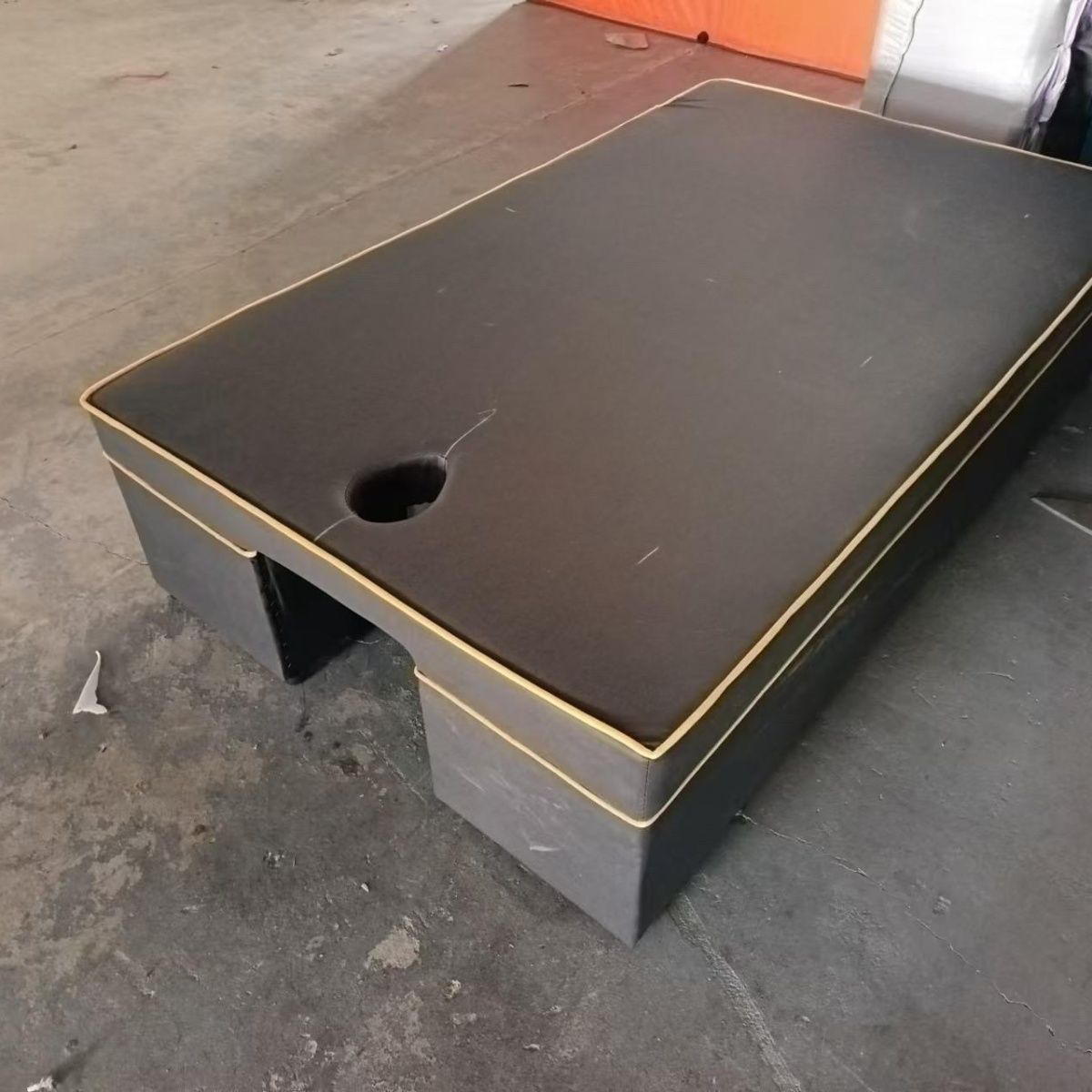 泰式按摩床spa加宽中式背理疗推拿足疗带头孔洞推艾灸踩背美容床