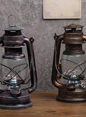 复古铁艺老式手提煤油灯露营马灯书房咖啡馆氛围装饰摆件拍摄道具