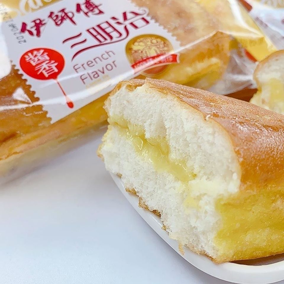 新品伊师傅酱香夹心三明治汉堡老式面包早餐夜宵糕点零食小吃蛋糕