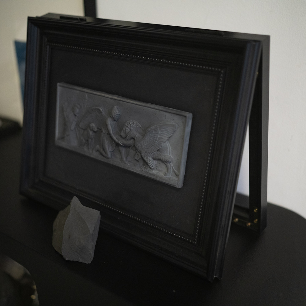 中古风配电箱遮挡挂画法式复古软装黑色相框立体浮雕电表箱装饰画图片