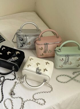 2026夏季新款PU2025年夏季小方包斜挎包拉链均码蝴蝶装饰女包日常