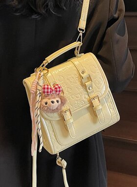 2026夏季新款搭扣均码带挂件PU2025年春季校园双肩背包少女背包