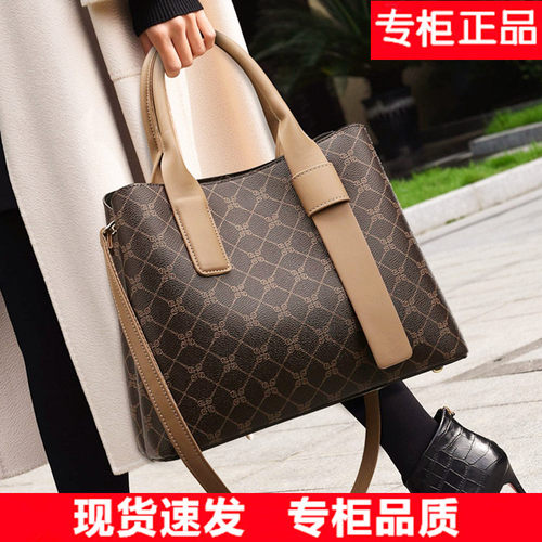 大容量真皮女包包大气中年妈妈包