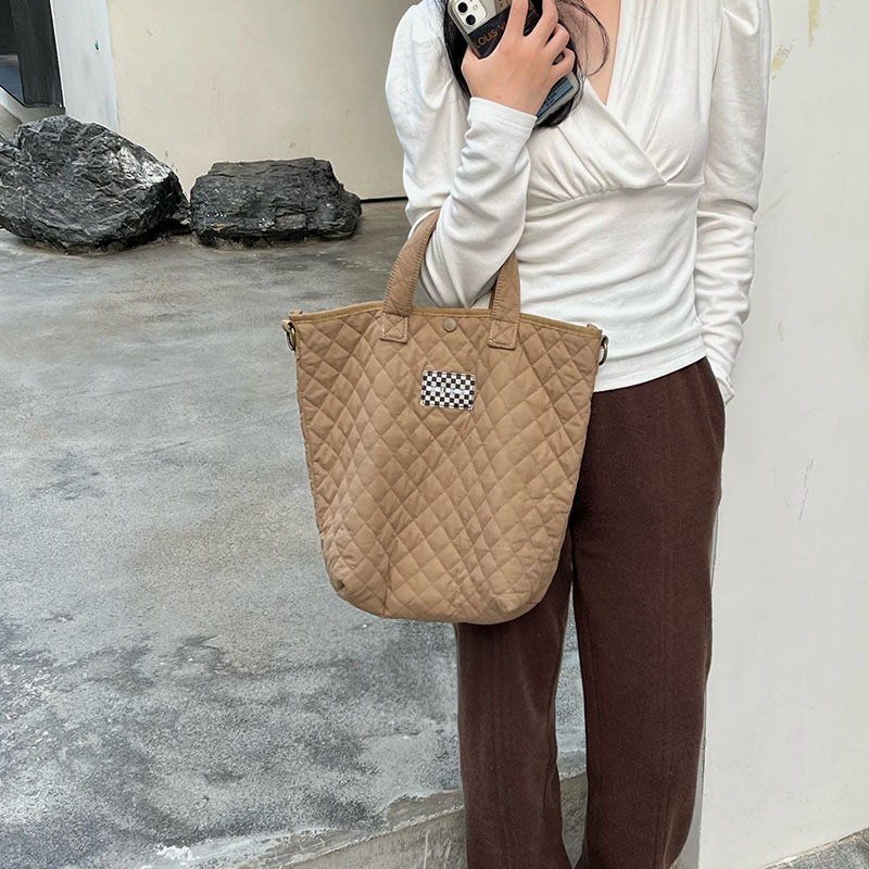 huridom韩版菱格裥棉中托特包