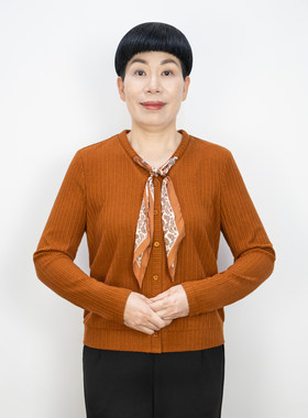 妈妈秋装针织衫洋气丝巾领上衣