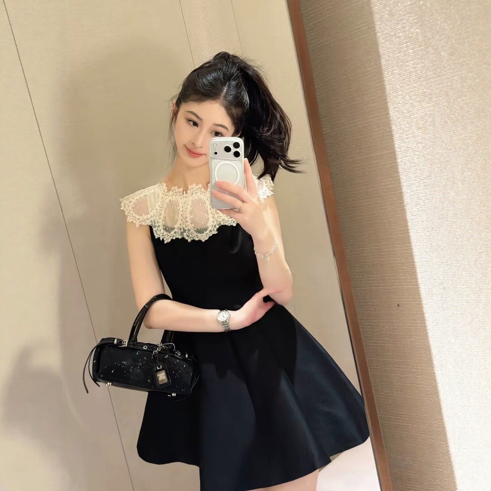 法式赫本风蕾丝娃娃领无袖连衣裙女收腰A字短裙黑色气质显瘦夏款