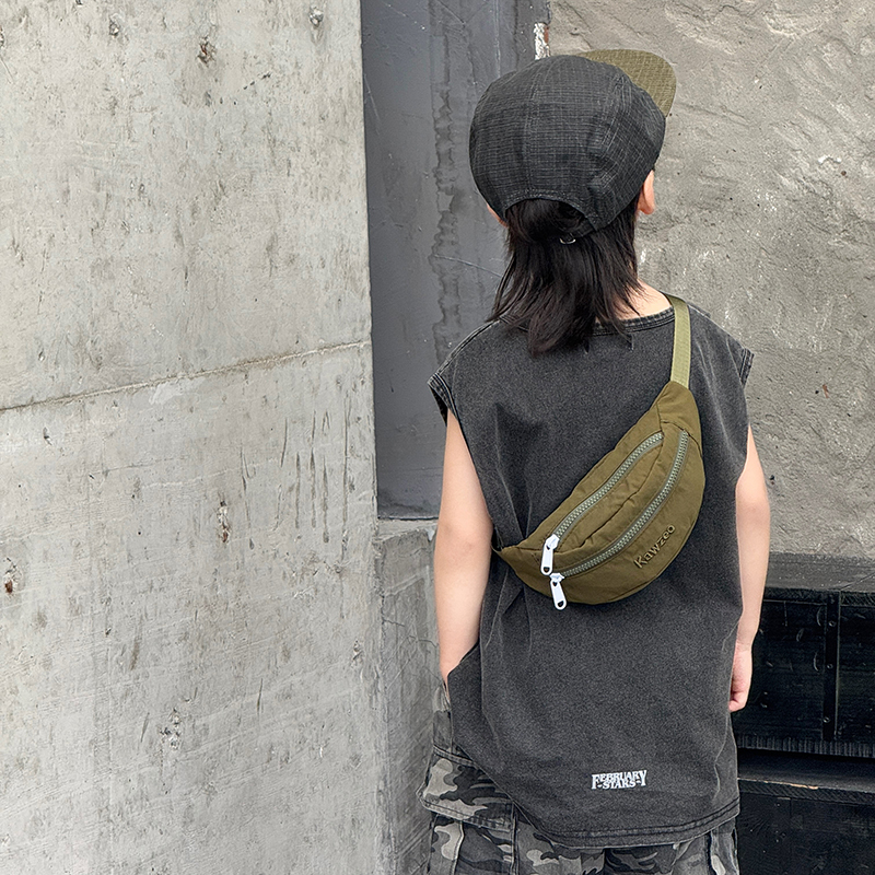 儿童运动风纯色胸前小腰包斜挎包