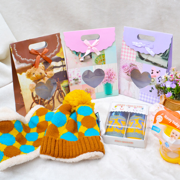 Coffret cadeau pour bébé - Vêtements + Fournitures - Ref 1957742 Image 4