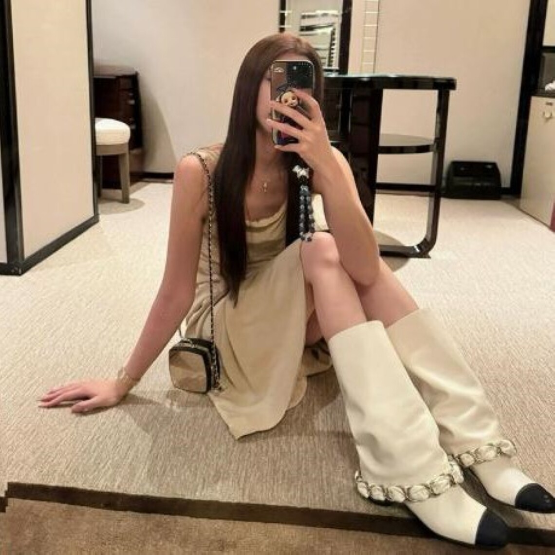小香风白色圆头长筒靴女冬季金属链条装饰粗跟靴子