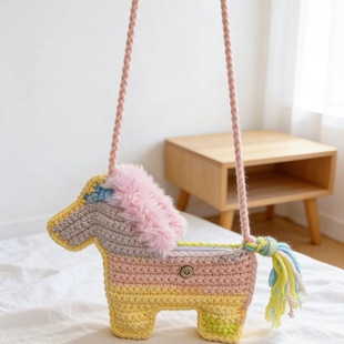 手工编织毛线钩针自制新年吉祥小马单肩斜挎儿童小包包diy材料包
