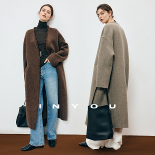因由时髦静奢轻盈高品羊驼毛无领慵懒感毛边中长款 大衣外套女秋冬