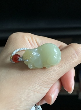 毛毛的翠/M 10779//和田玉青玉带糖貔貅挂件//150