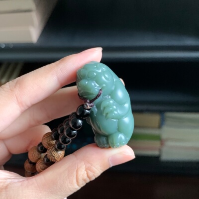 毛毛的翠//M 14049//和田玉新疆青玉沙枣青雕刻瑞兽挂件//780