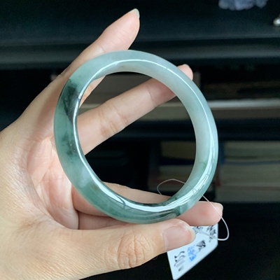 毛毛的翠/M 11755/天然湖水绿飘花翡翠大圈正圈手镯/58.7/2800