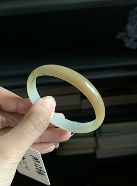 毛毛的翠//M 12614/和田玉糖白渐变正圈手镯//49/190