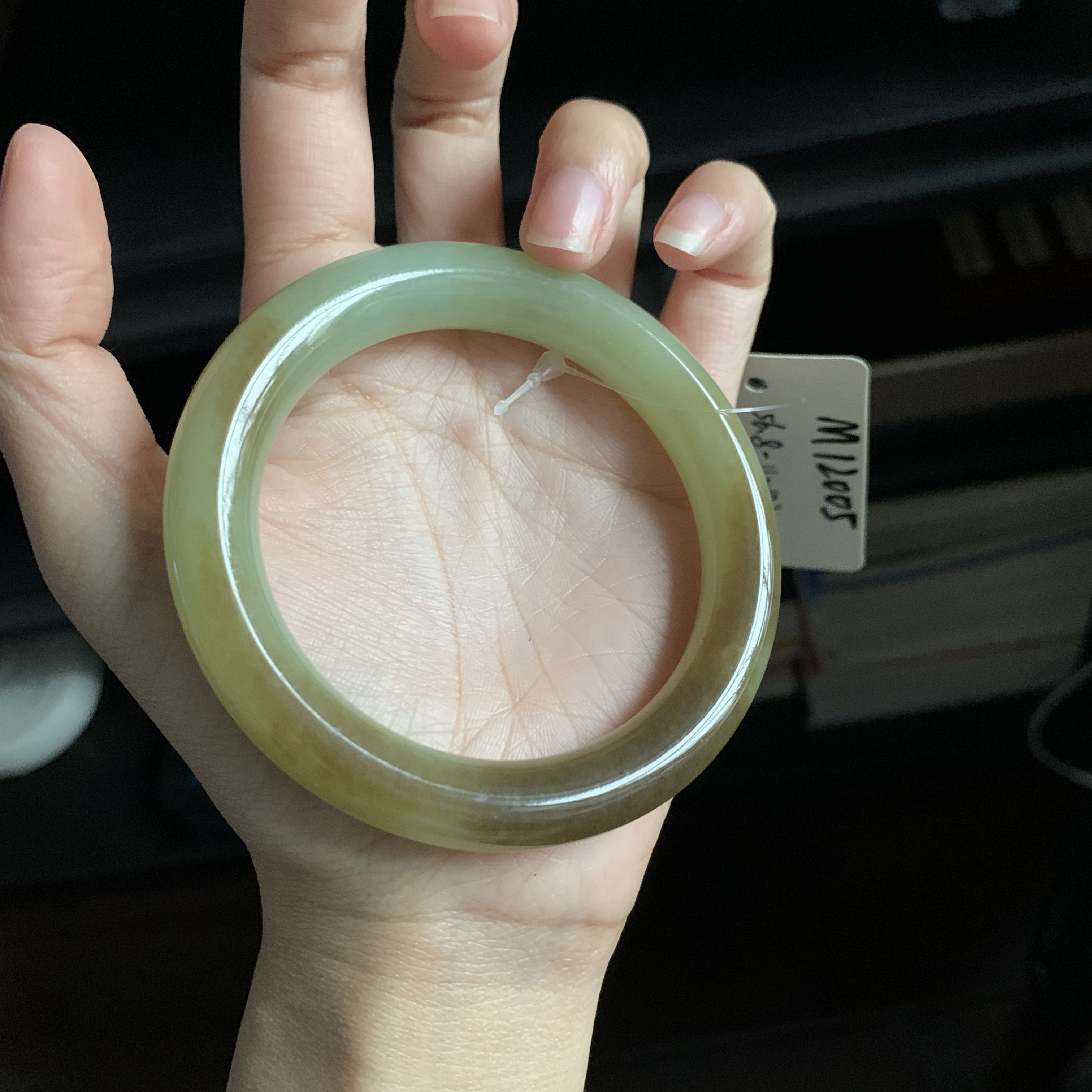 毛毛的翠//M 12005/和田玉特色青玉带糖手镯//56.8/1500