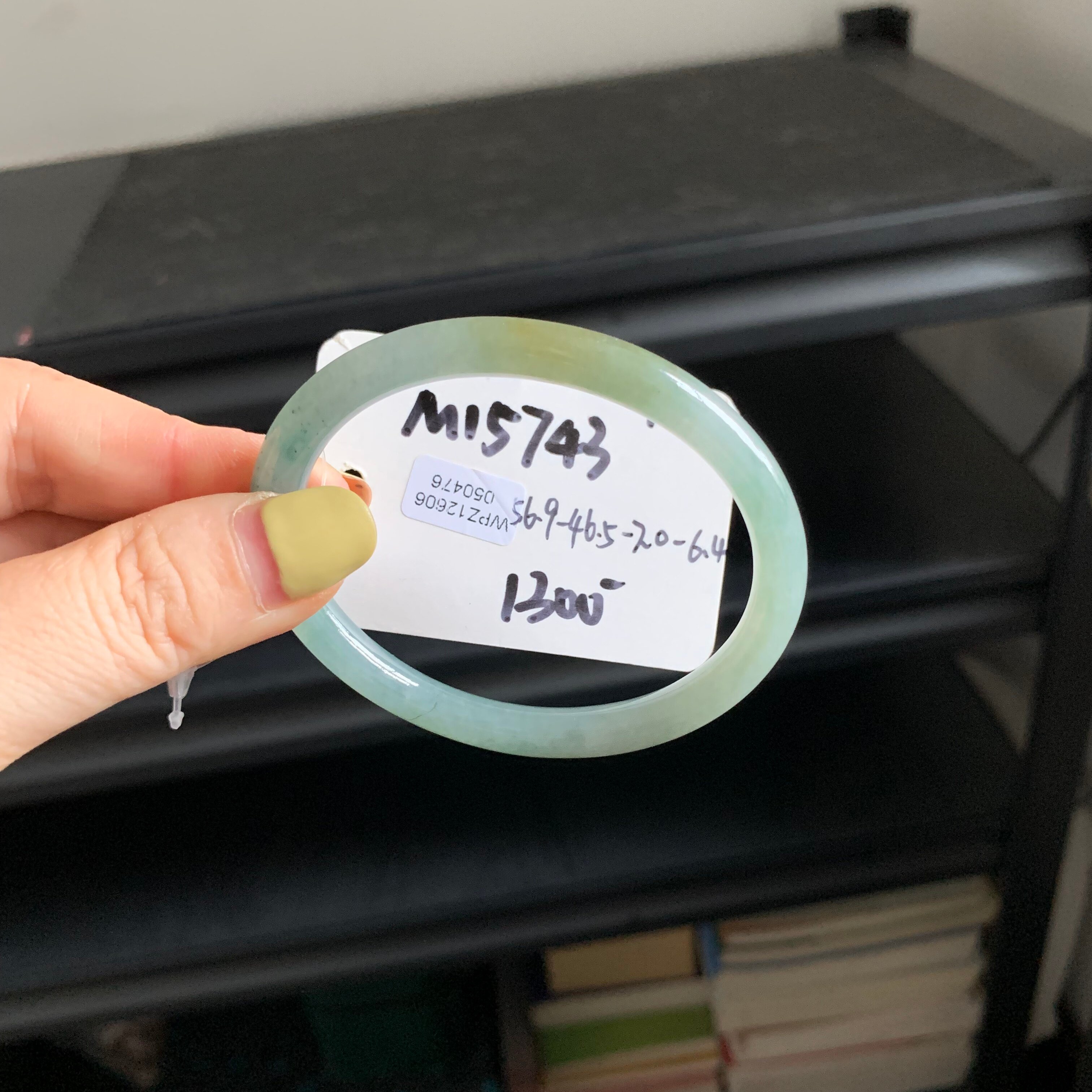 毛毛的翠/M 15743/天然油青秋香飘花翡翠贵妃手镯/56.9-46.5/1300图片