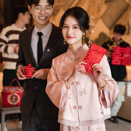 新中式国风粉色上衣订婚周岁宴妈妈礼服旗袍连衣裙套装秋款