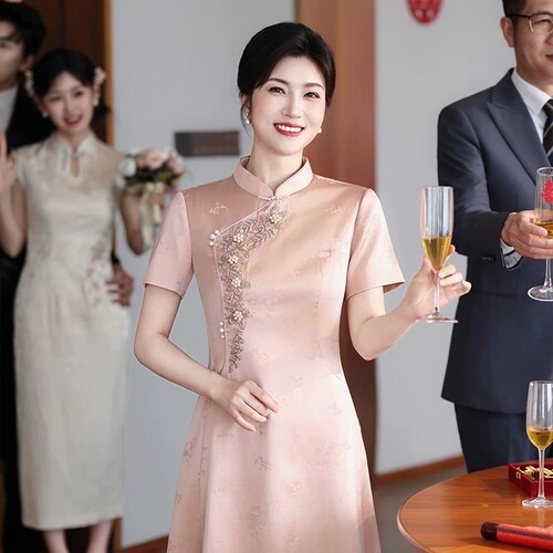 高贵年轻喜婆婆婚宴旗袍礼服