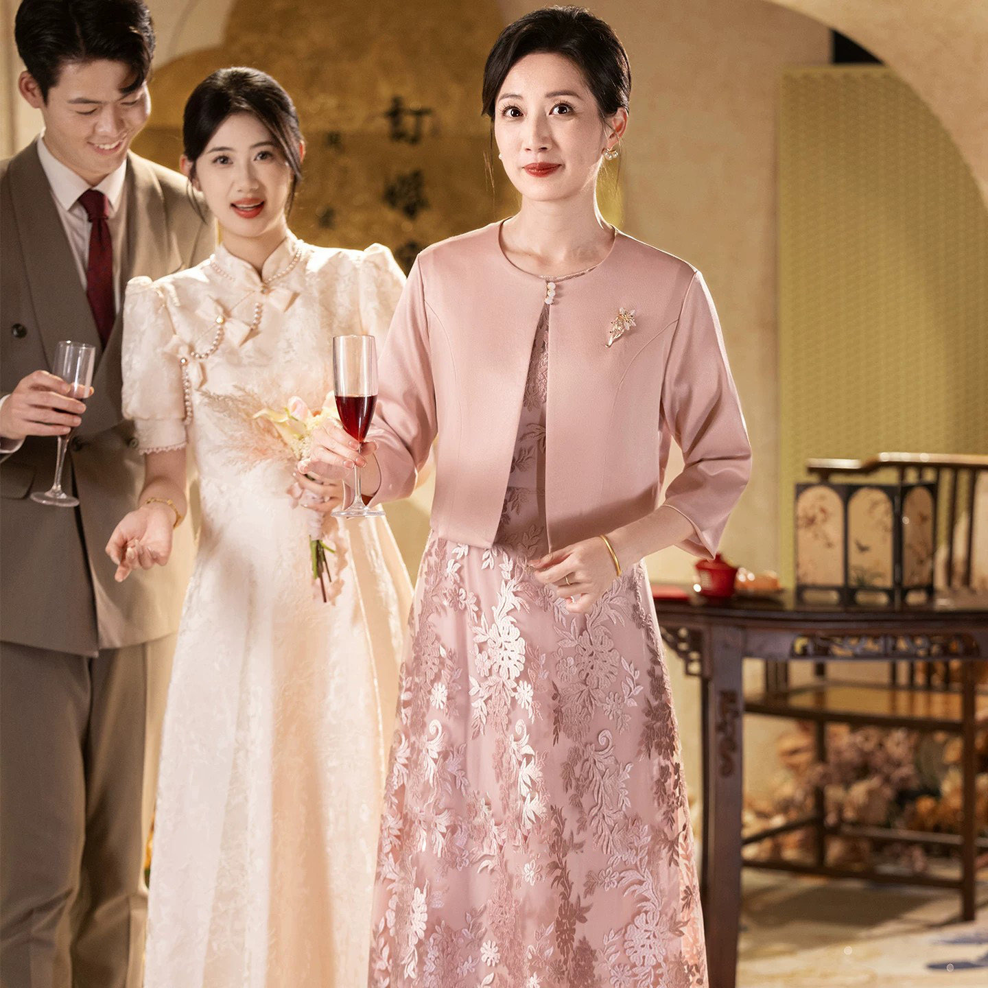 妈妈婚宴两件套礼服高端轻奢高级感女方母亲平时可穿喜婆婆连衣裙图片