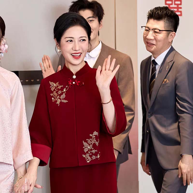 轻奢高级感妈妈婚宴旗袍两件套图片