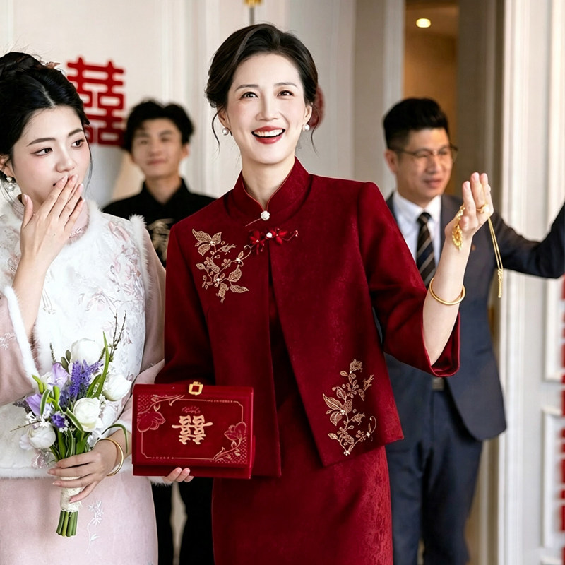 轻奢婚宴红色旗袍礼服两件套图片